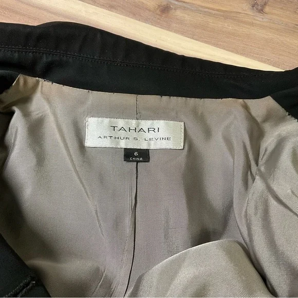 Tahari Blazer Women’s Black 3 Button Size 6 - Picture 10 of 10